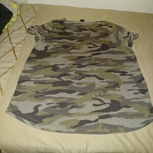 tahari Camo t-shirt